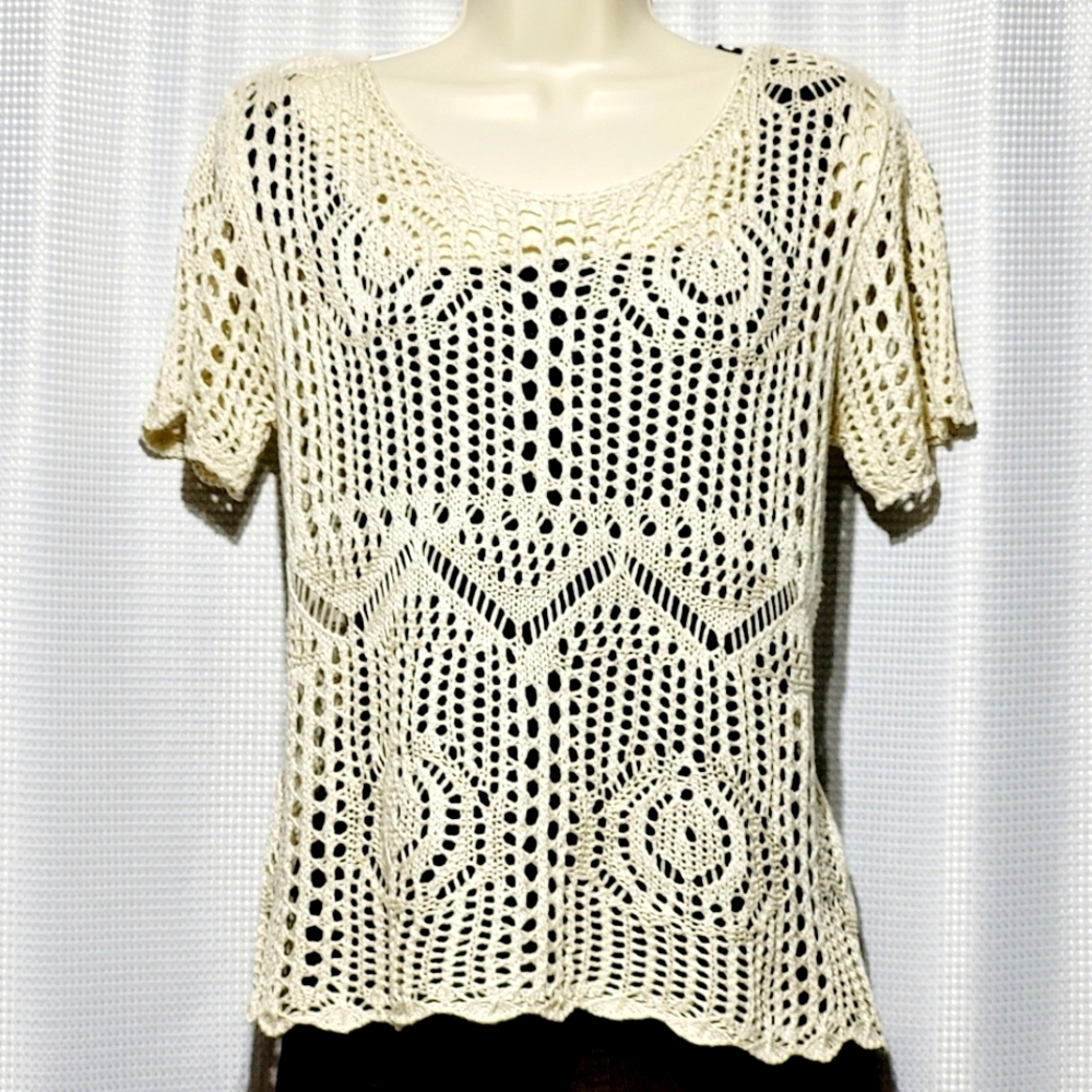Sisters Crochet Short Sleeve Top (M)